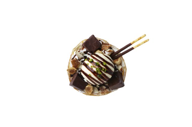 09_MixedNutsChocolateIC_T_wb.jpg